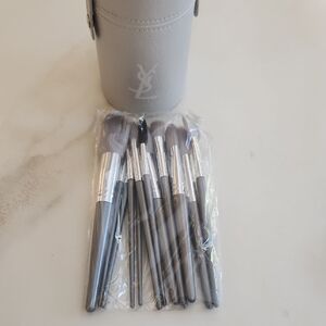 Gray Makeup Brush Set..14 Pieces New In Plastic Plus Case!